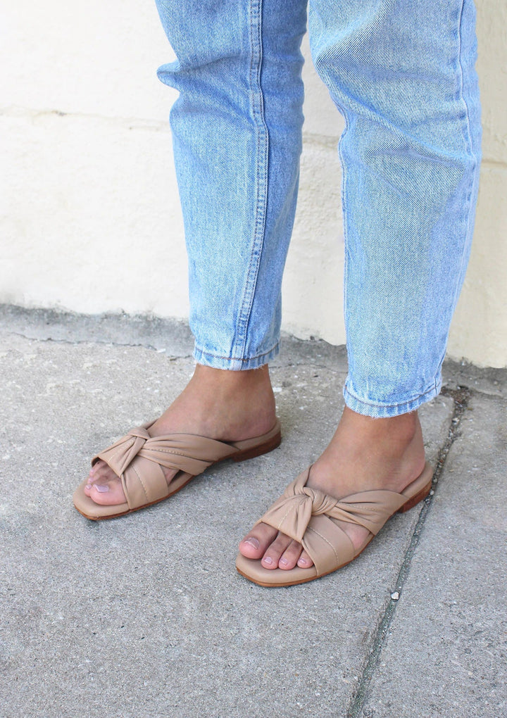 Kaanas Surabaya Knot Sandal